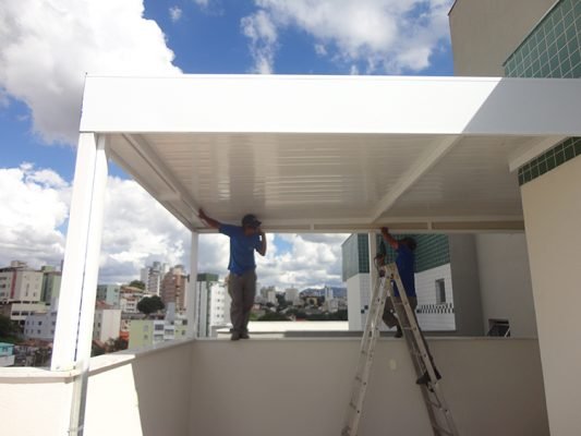 Coberturas Termoacústicas Sanduíche com Gesso: Eficiência e Estilo para Seus Ambientes